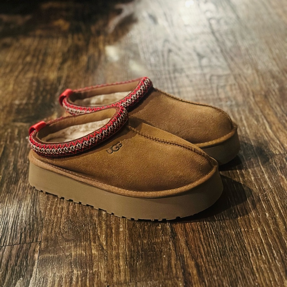 Ugg platform Tazz size 8